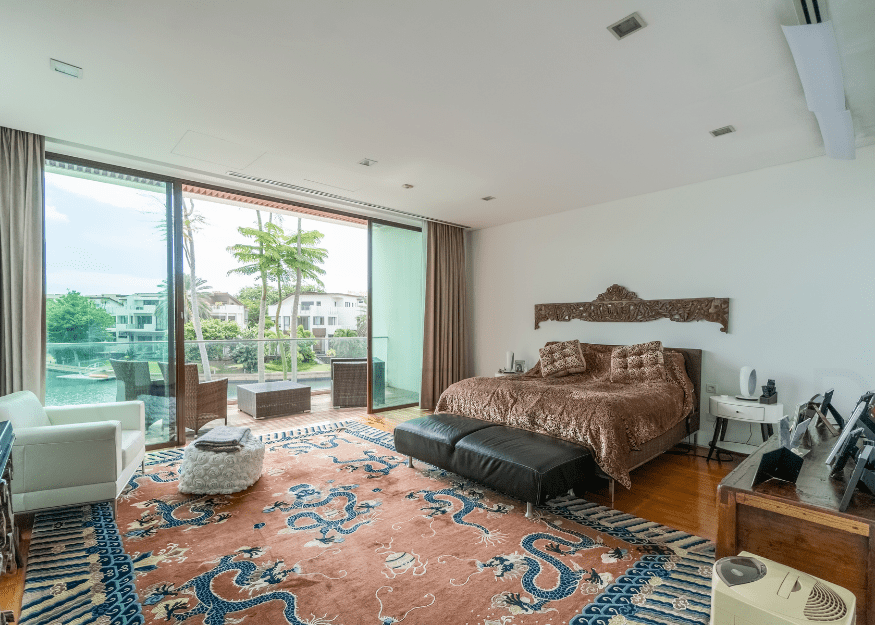 Ocean Drive bungalow 2 master bedroom