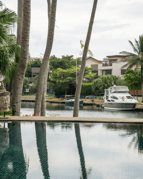 Ocean Drive bungalow 2 pool