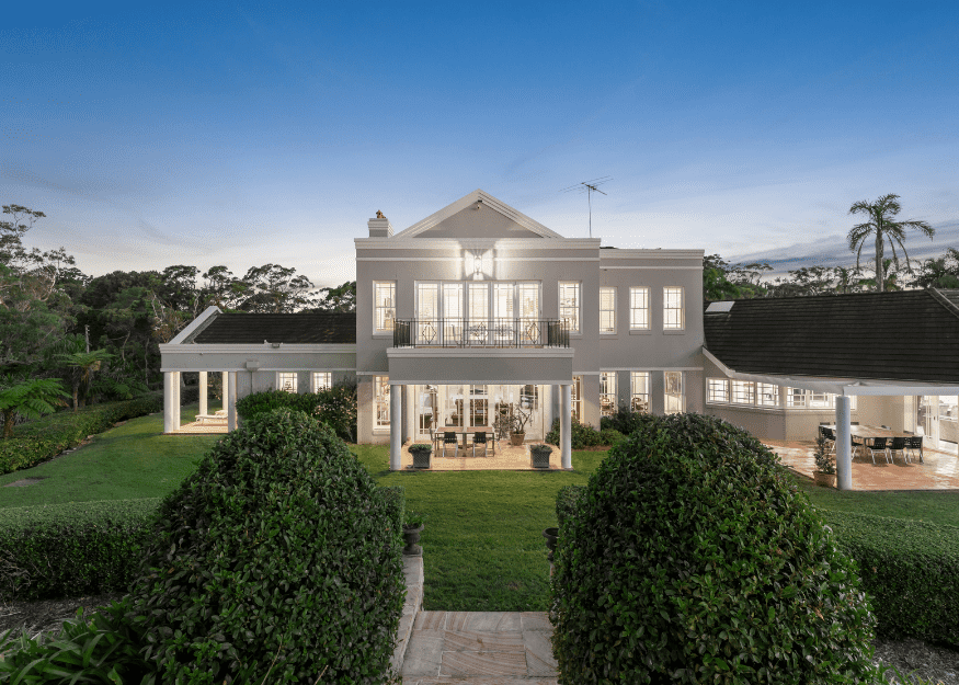 For sale A 7br mansion on Gilwinga Drive, Bayview Boulevard