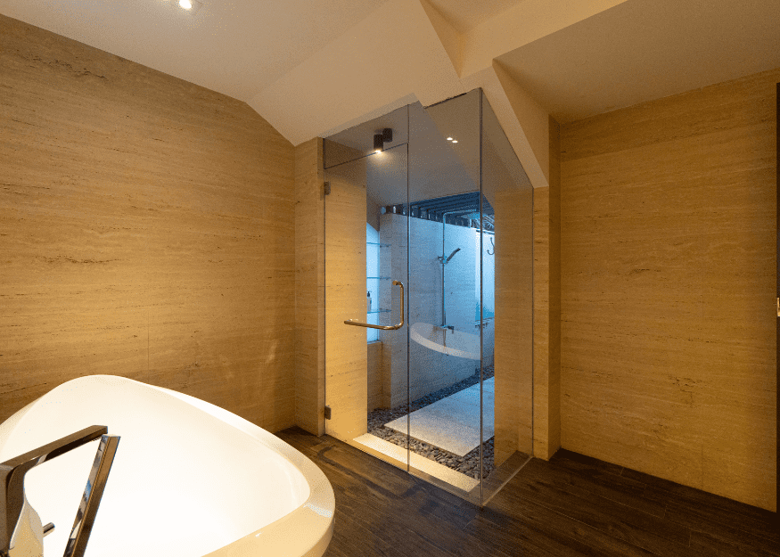 149 Ocean Drive shower room