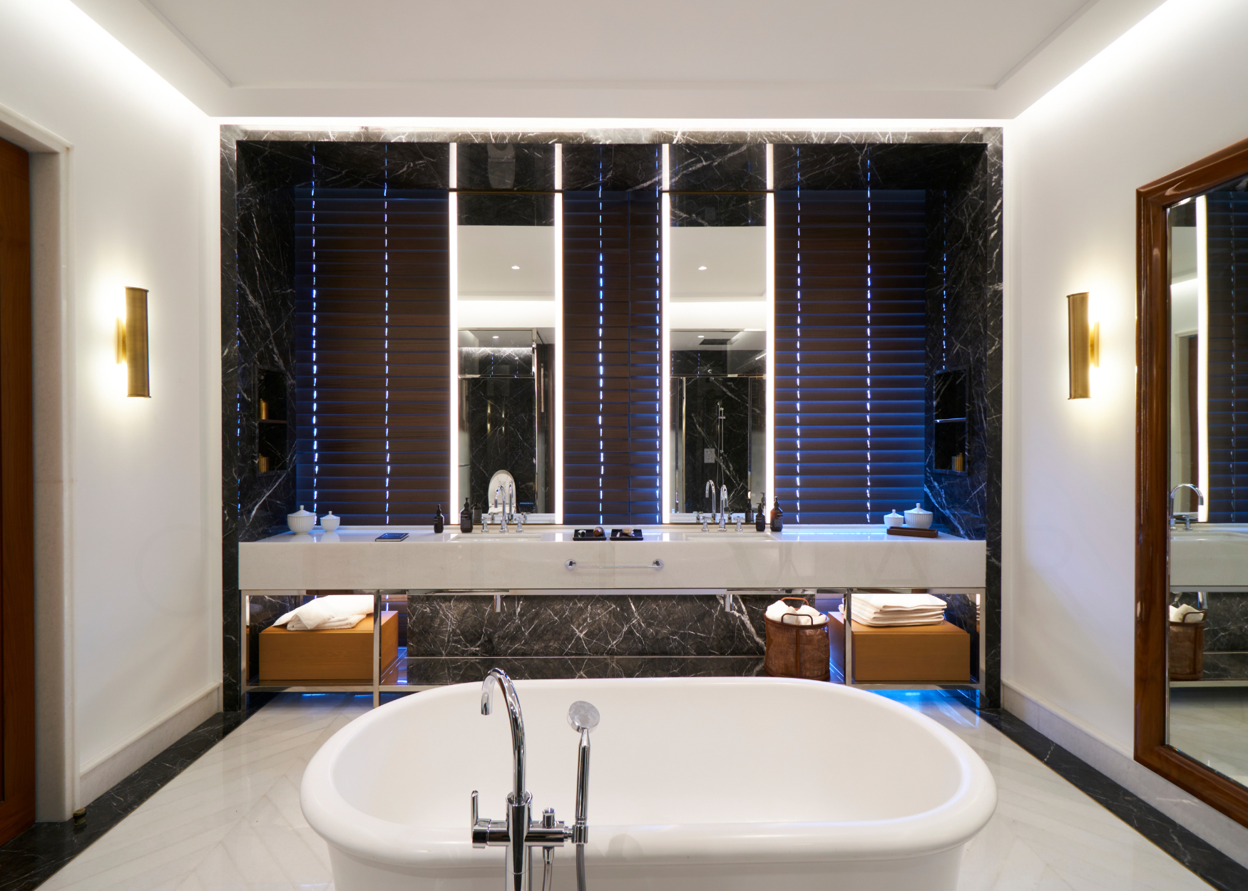 The Residences, Dorchester Collection, Dubai bathroom