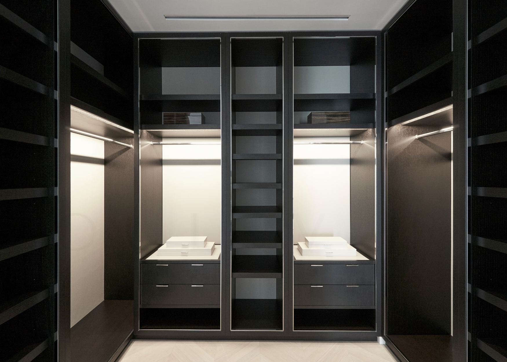 Four Seasons Private Residences Bangkok closet