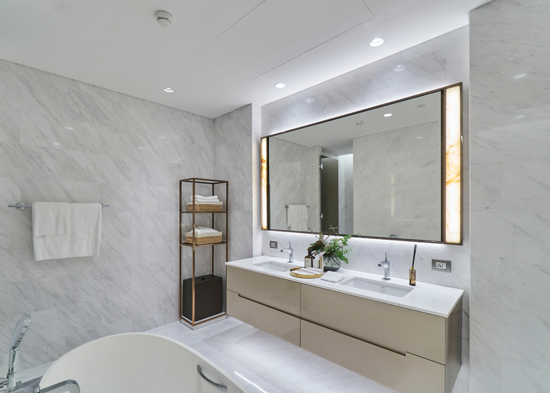 Sindhorn Residences Kempinski Bangkok bathroom