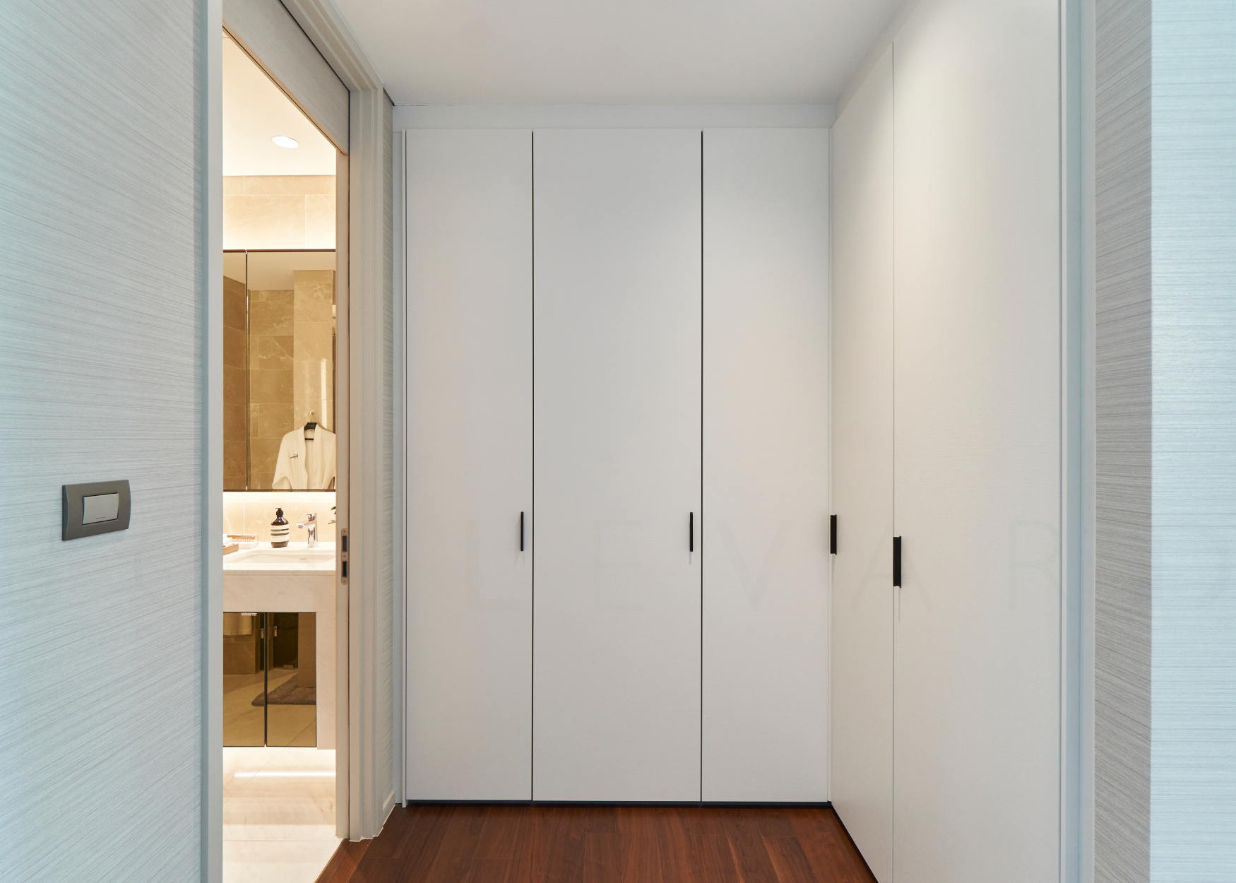 Sindhorn Residences Kempinski Bangkok closet