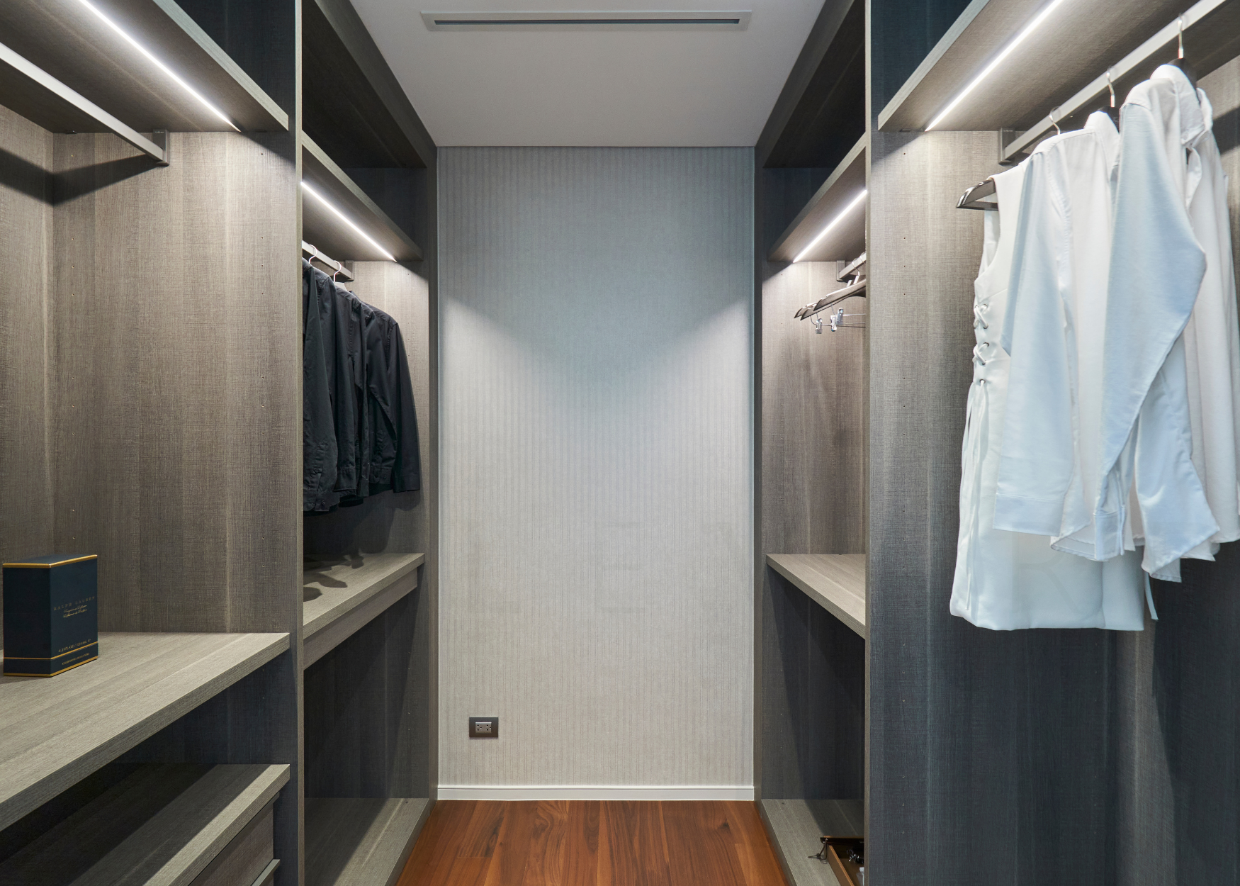 Sindhorn Residences Kempinski Bangkok closet