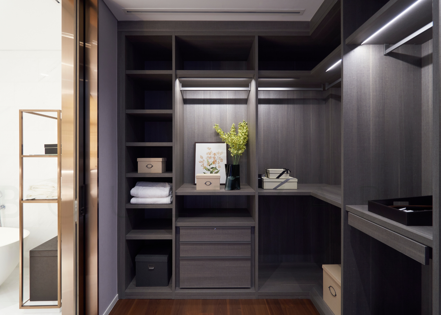 Sindhorn Residences Kempinski Bangkok closet