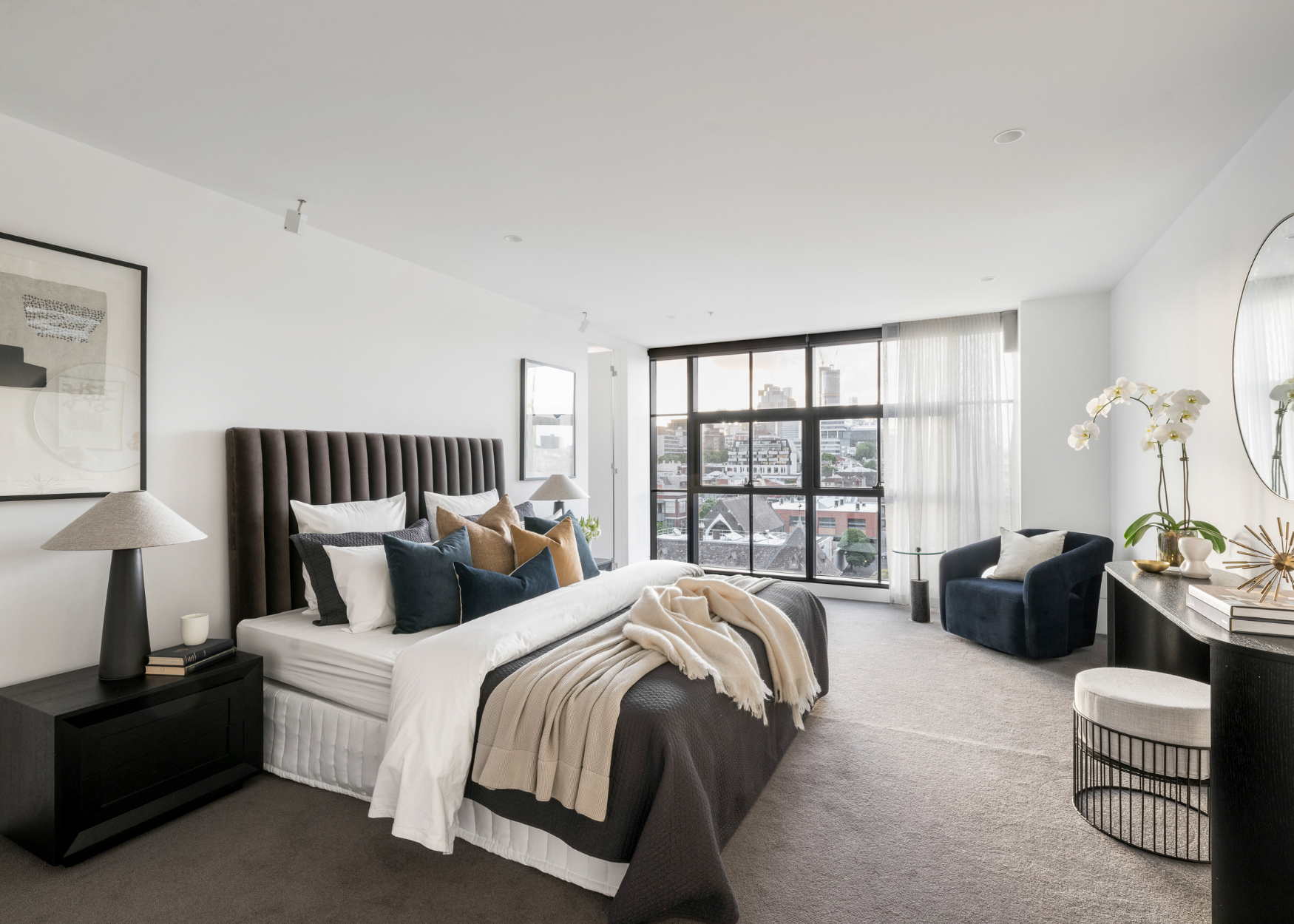 3803 31 Wellington Street bedroom