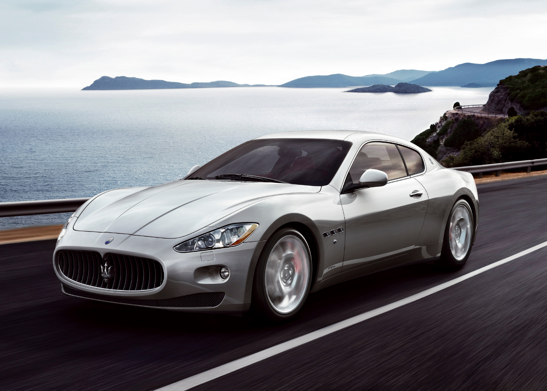 Maserati GranTurismo white