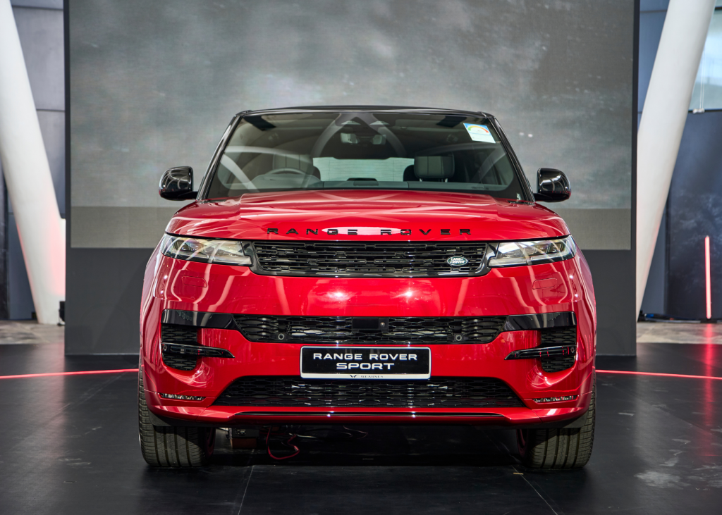 Range Rover Sport red