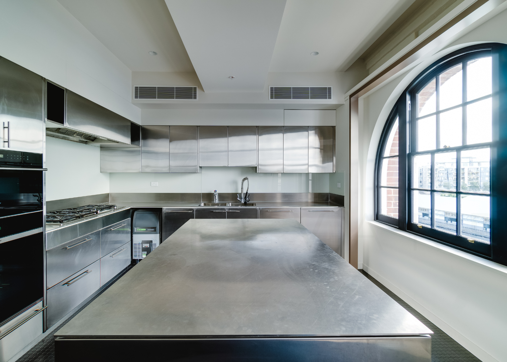 The Revy Penthouse, Pyrmont kitchen