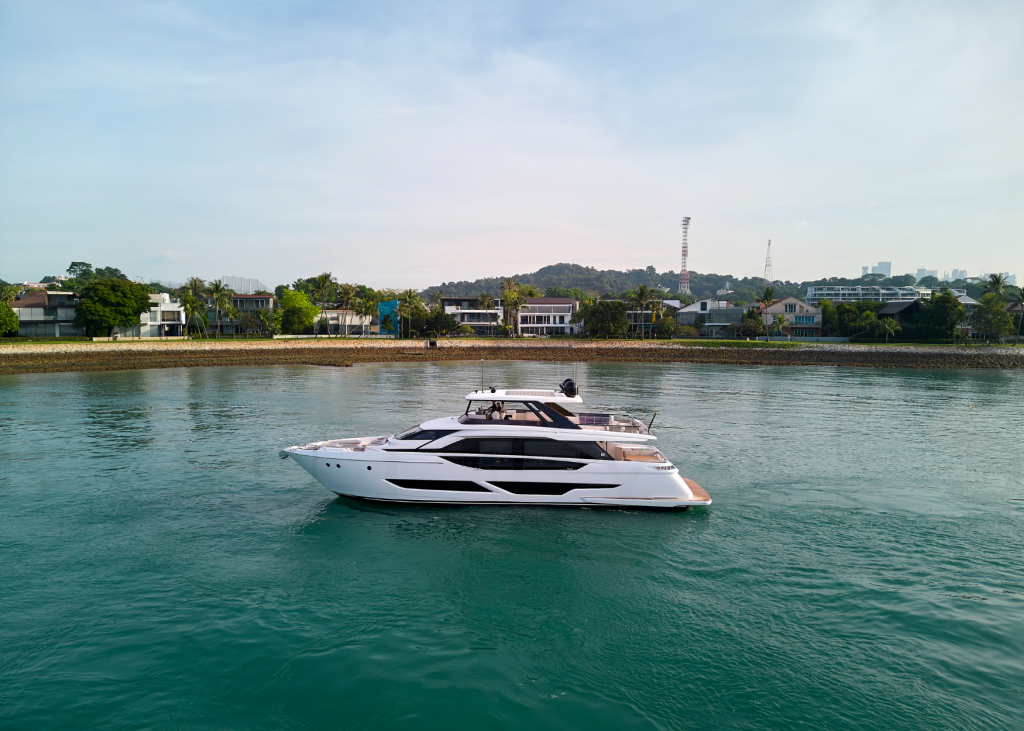 Ferretti Yachts 860