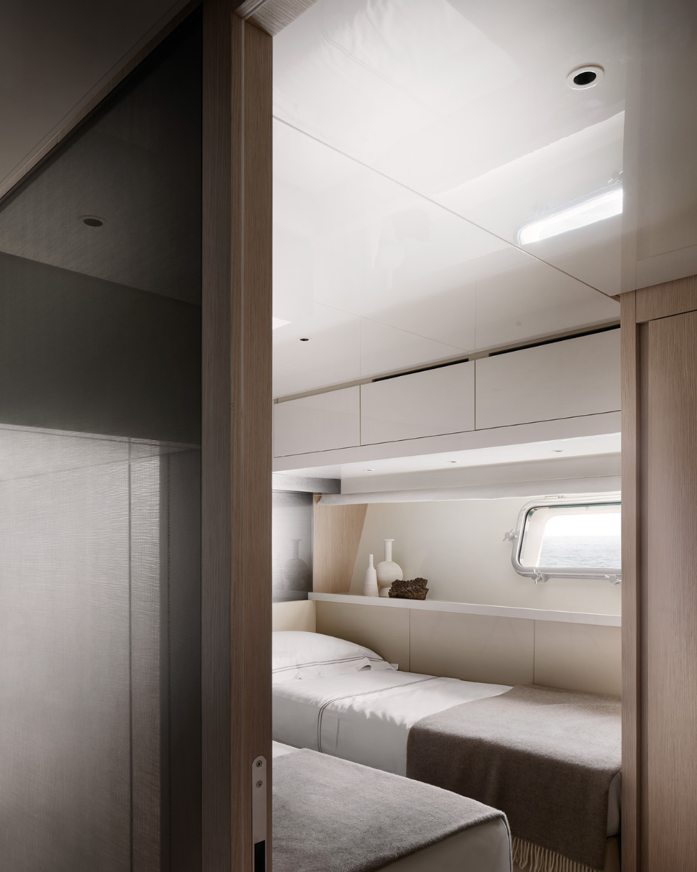 Sanlorenzo SX76 cabin