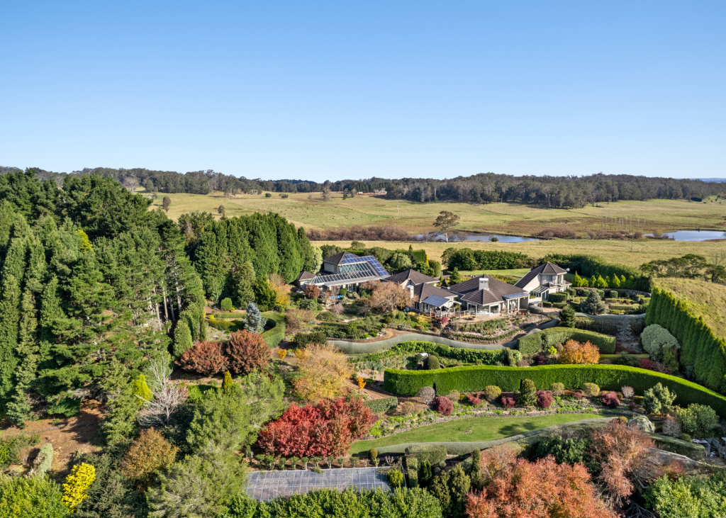 For sale Showstopping estate in Range Rd Boulevard