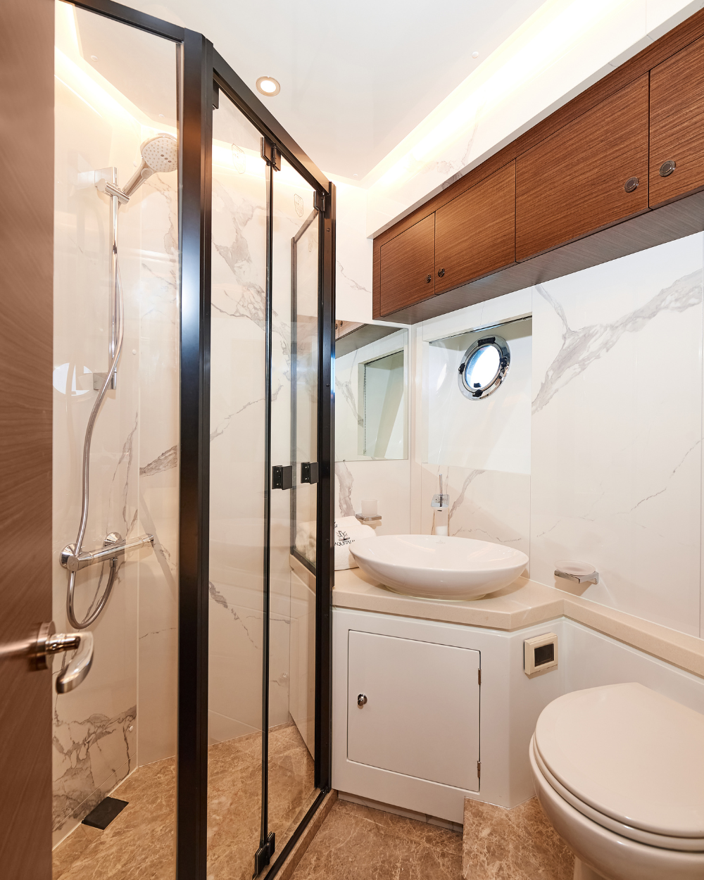 Aquitalia 68 bathroom