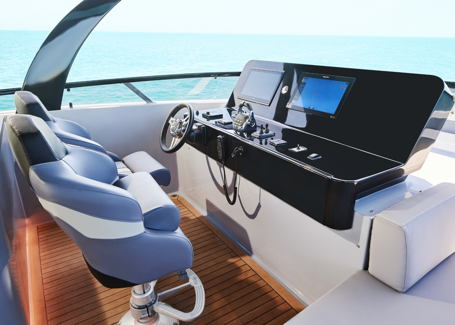 Aquitalia 68 pilot house