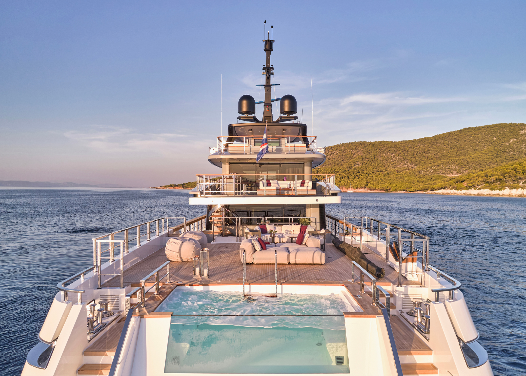 Sailing in style: Exploring the Gulf and Indian Ocean aboard the Para Bellum