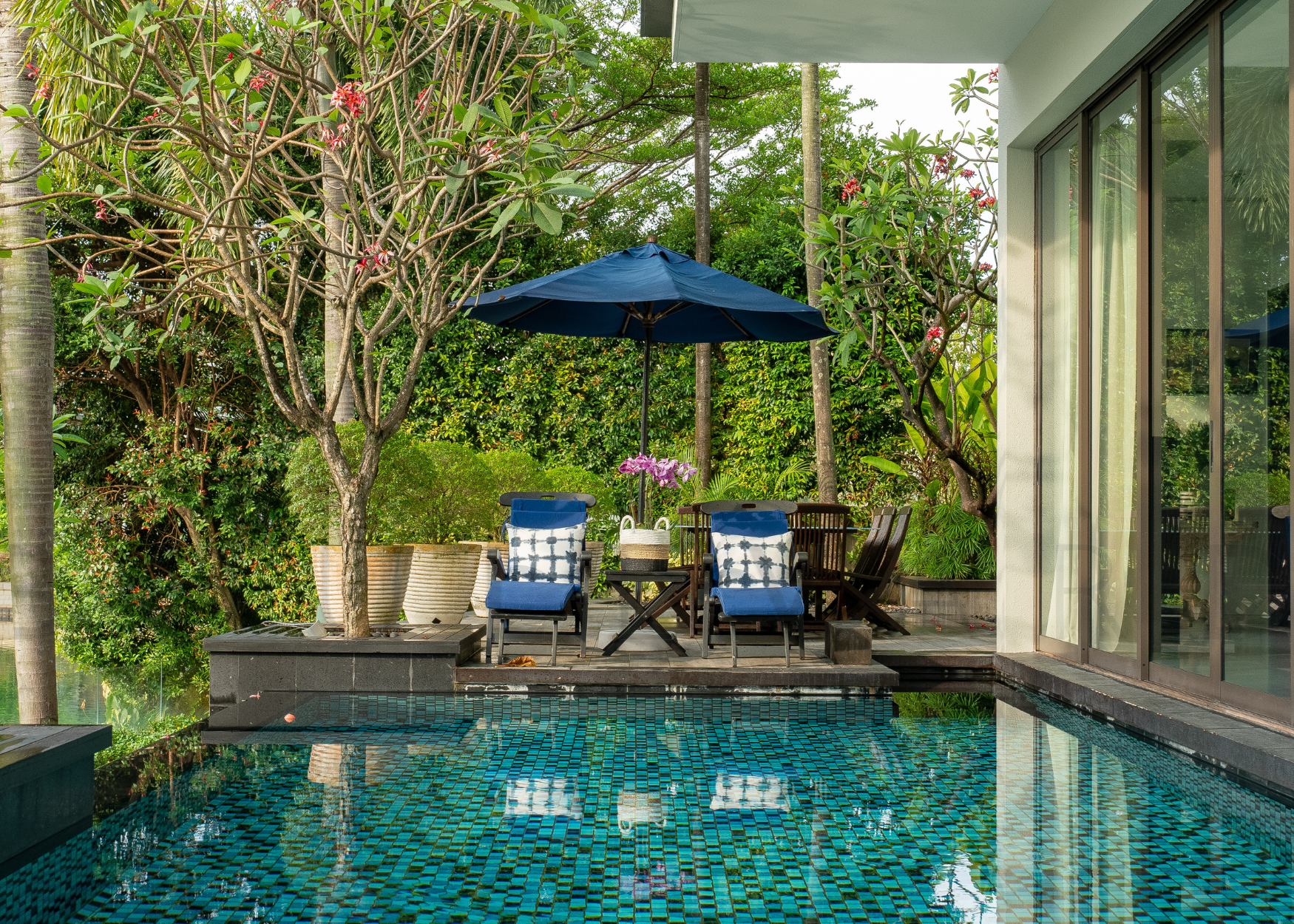 4 Paradise Island Villa pool