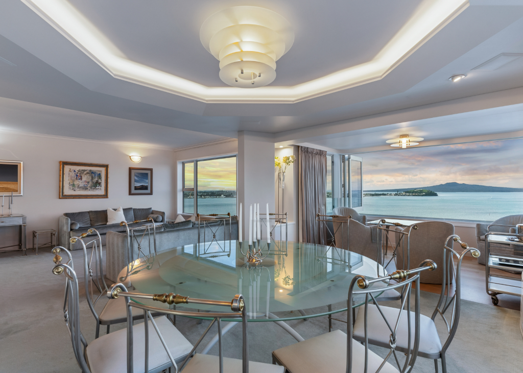 For sale Charming 3br topfloor condo with amazing Auckland views at