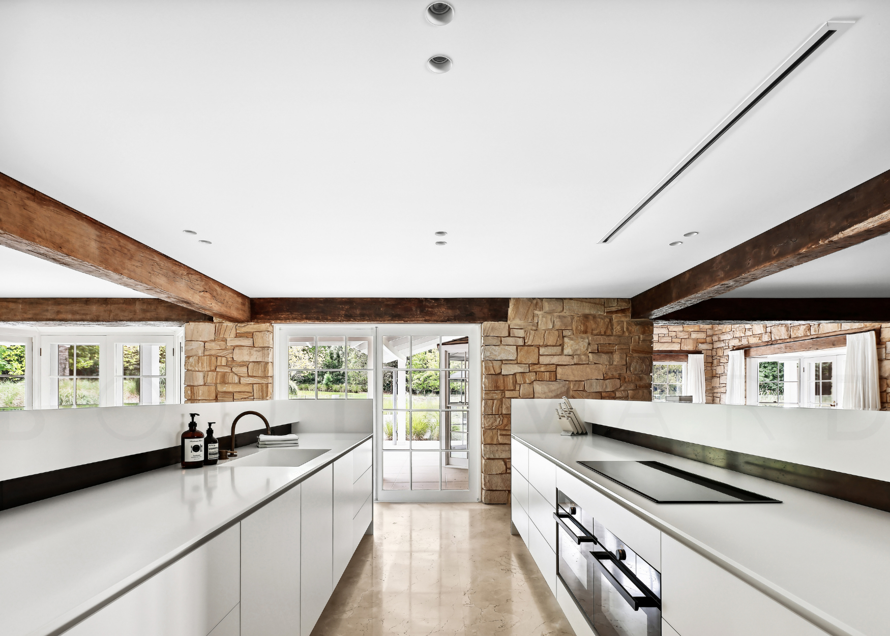 363 Oak Road kitchen