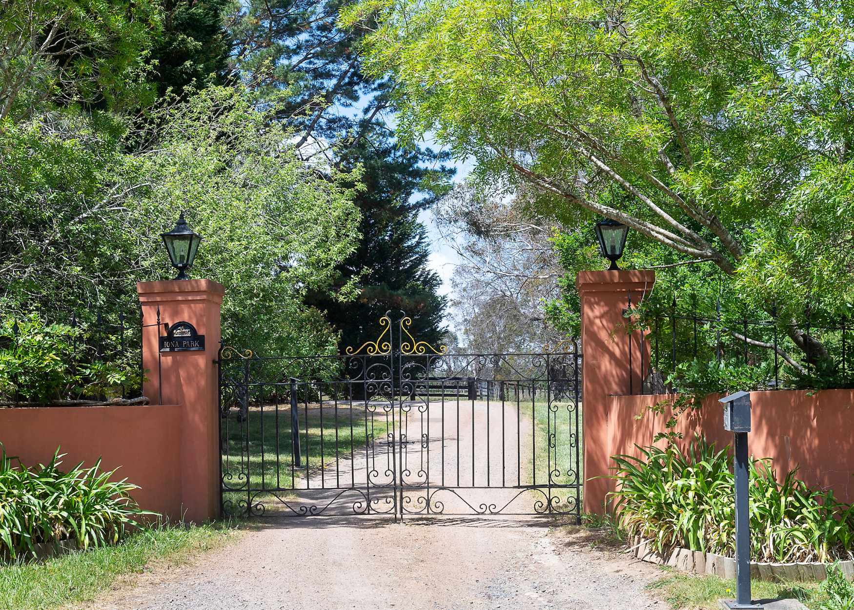 Iona Park, Moss Vale gateway