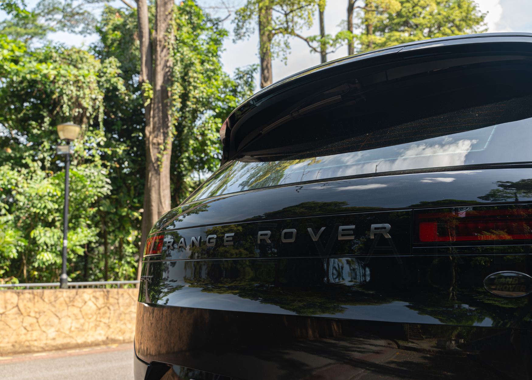 Reinventing sporting luxury with the all-new Land Rover Range Rover ...