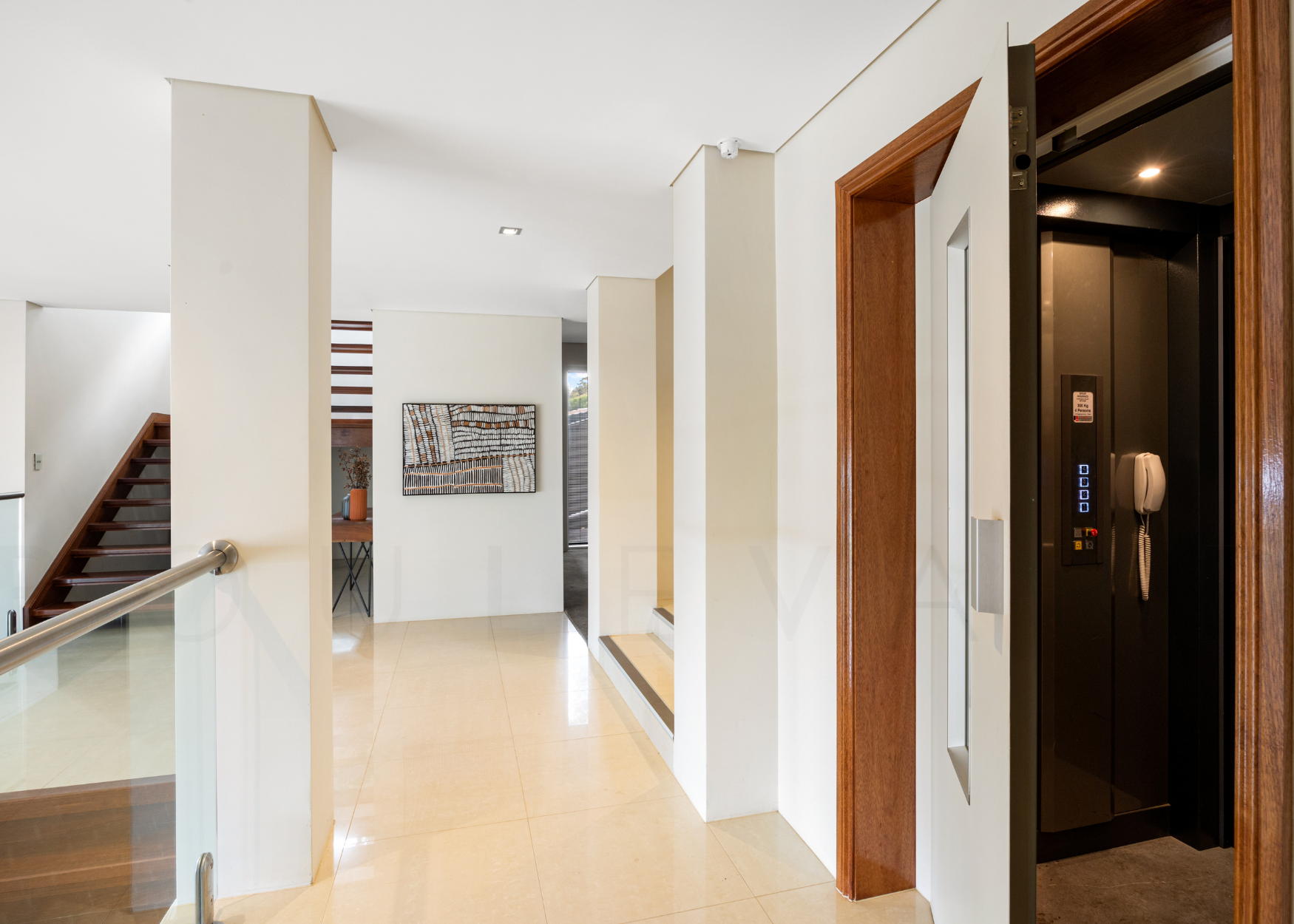 8 Arcadia Court lift lobby