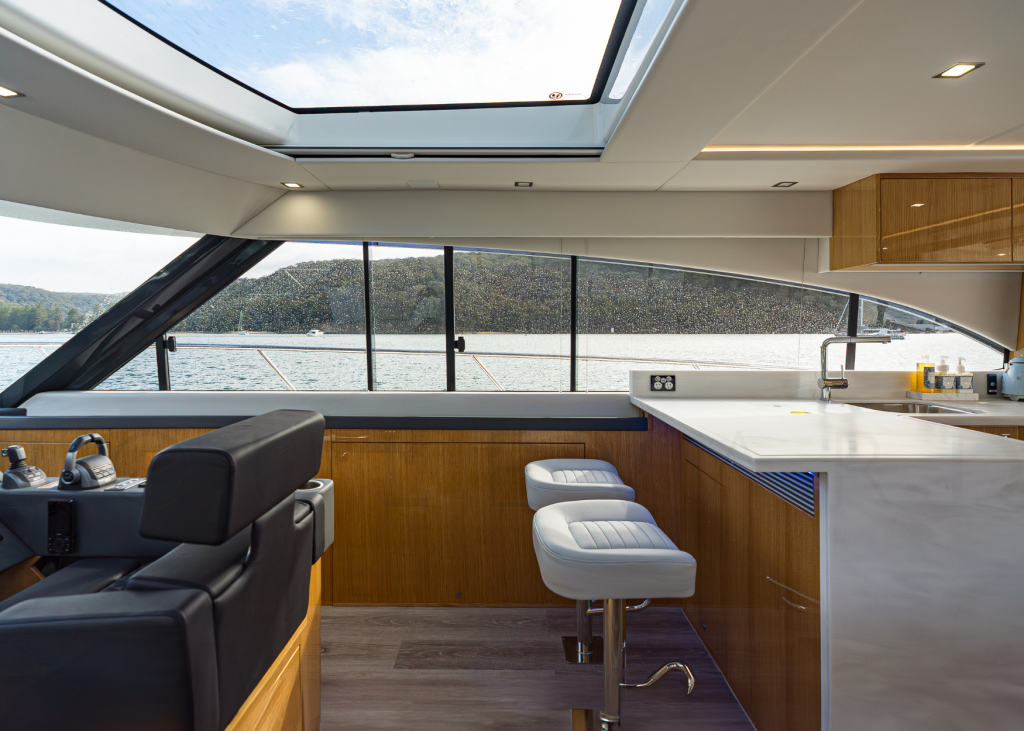 Riviera 5400 Sport Yacht