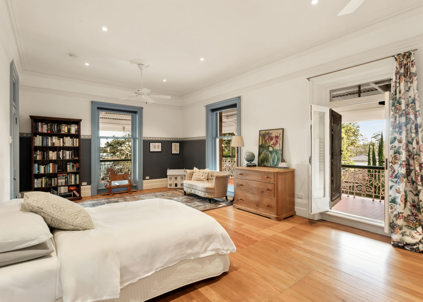 7 Woolwich Rd, Hunters Hill