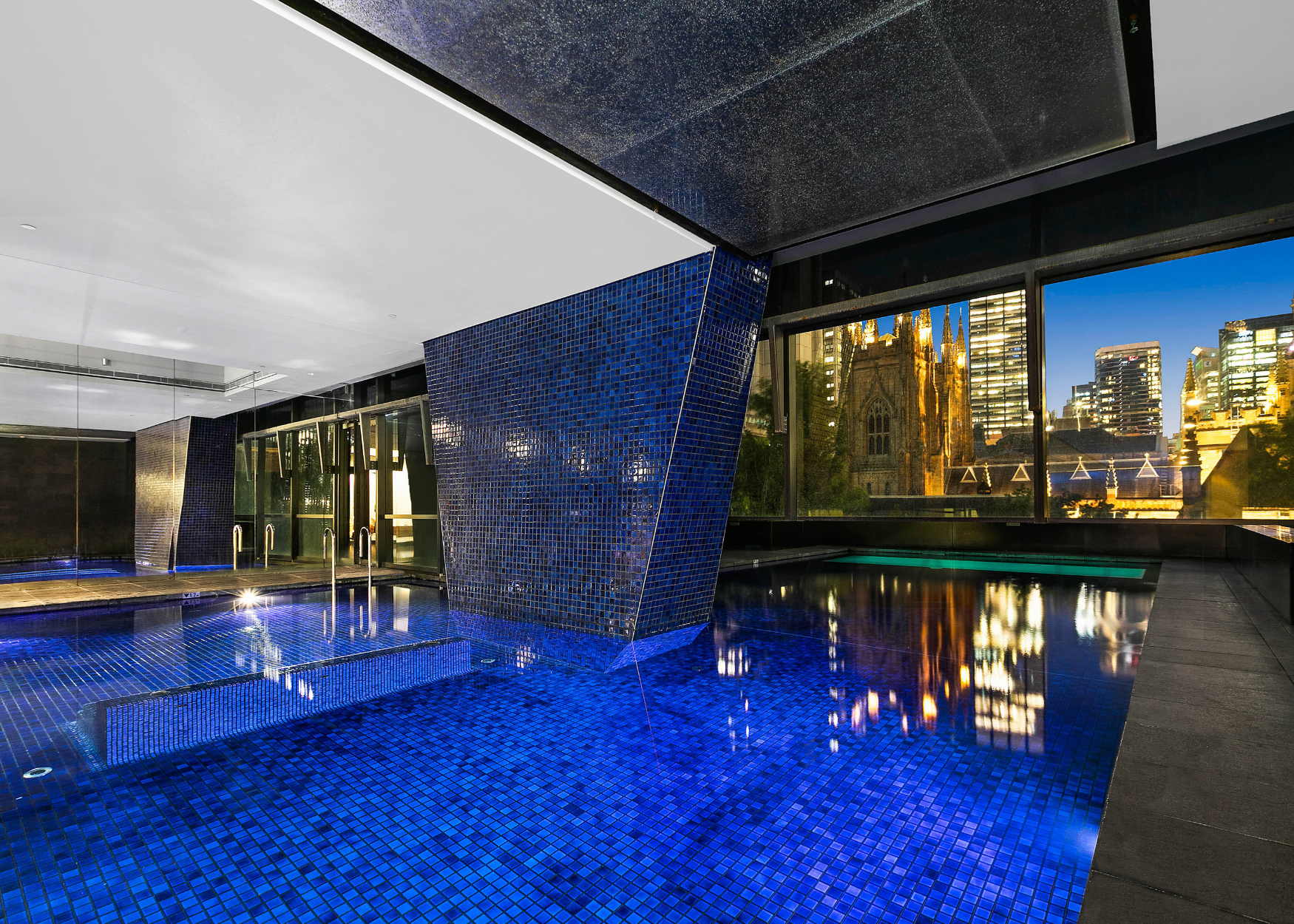 Lumiere Residences, Bathurst St