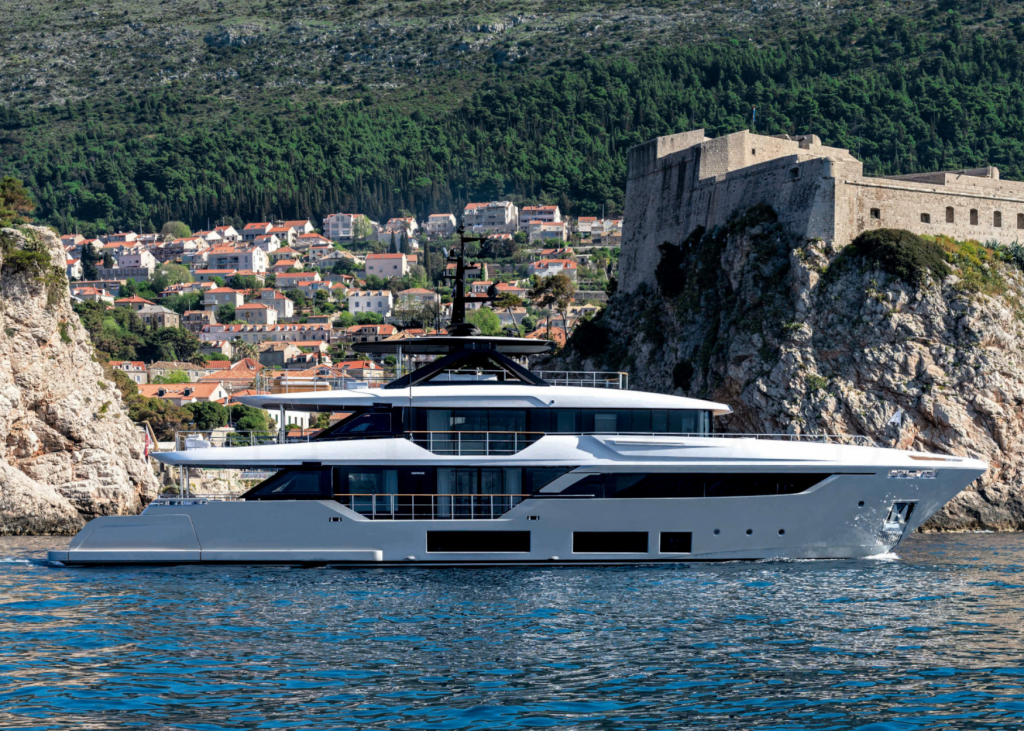 Custom Line Navetta 38