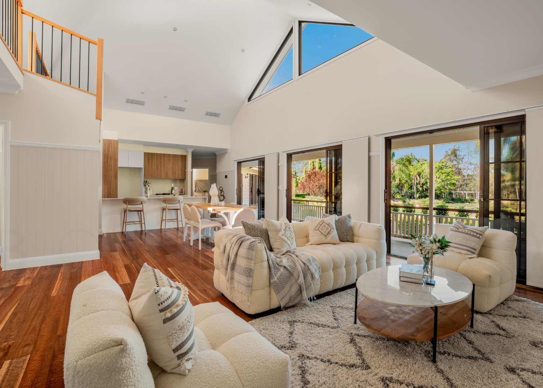 89 Oakridge Road, Burbank