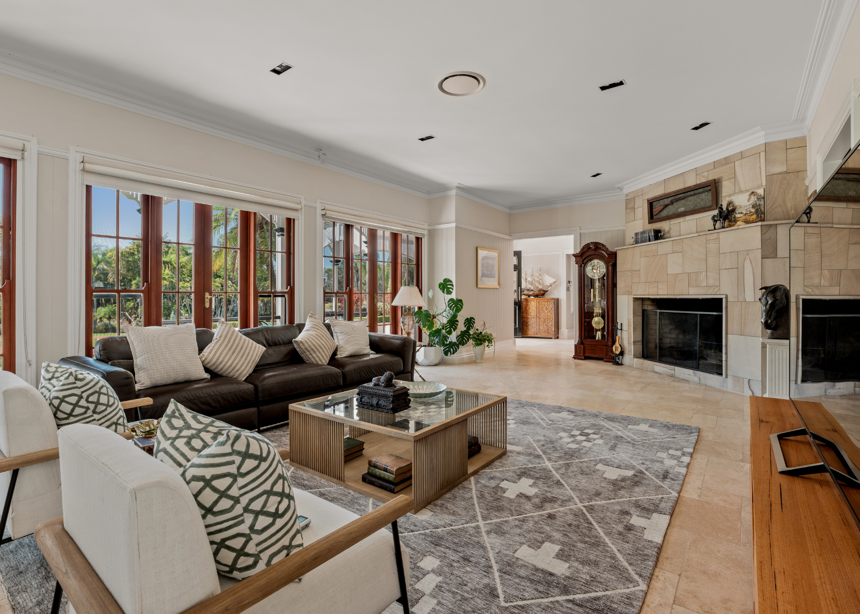 89 Oakridge Road, Burbank