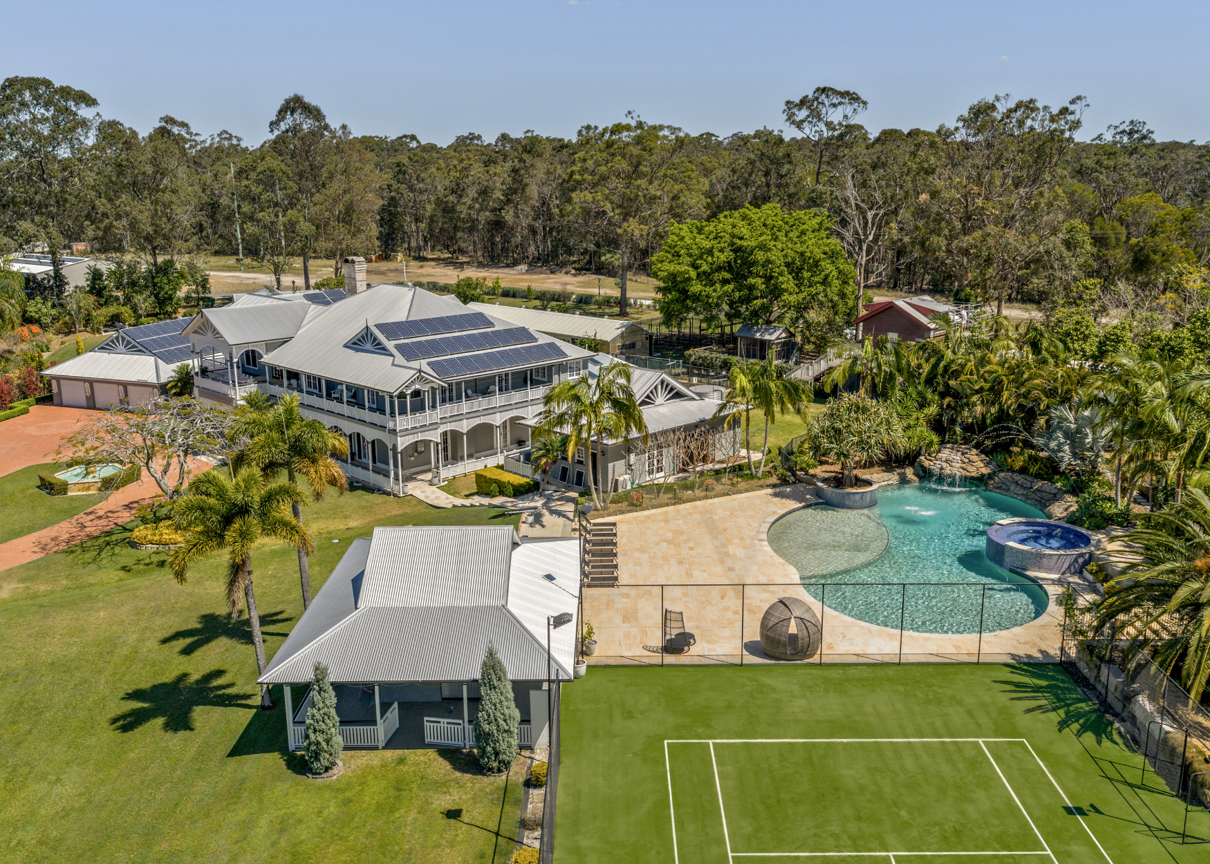 89 Oakridge Road, Burbank