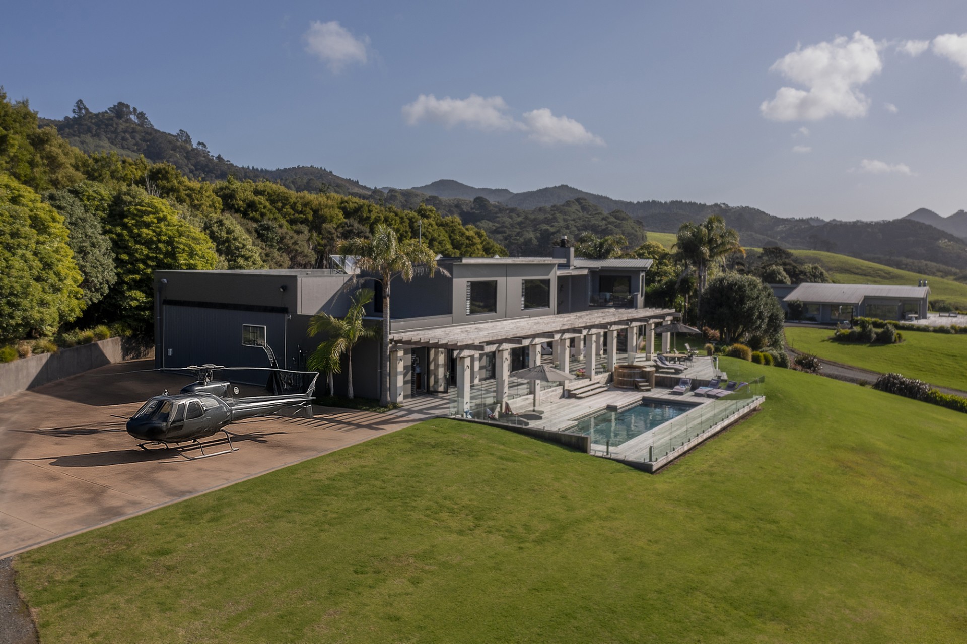 Te Punga Lodge: A landmark leisure estate with helipad, hangar, and resort-style amenities, in Whangapoua, Coromandel Peninsula