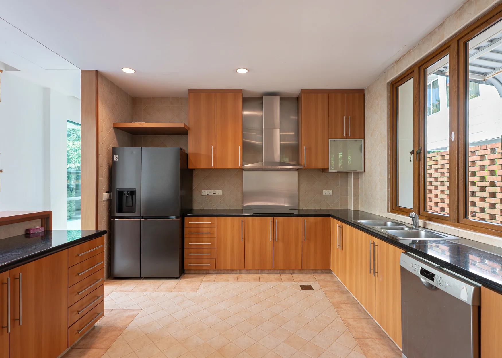 357B Holland Rd Kitchen