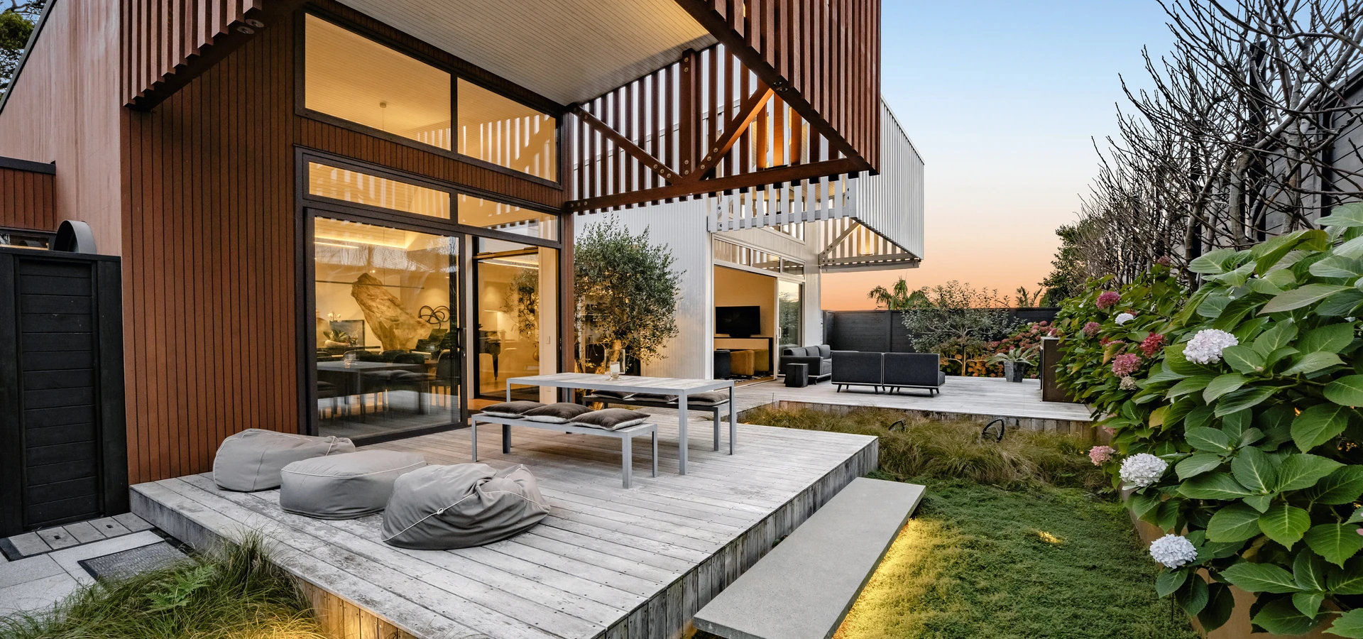 Mount Hobson Lane house: An architectural pavilion-style residence, set against a native reserve in Remuera, Auckland