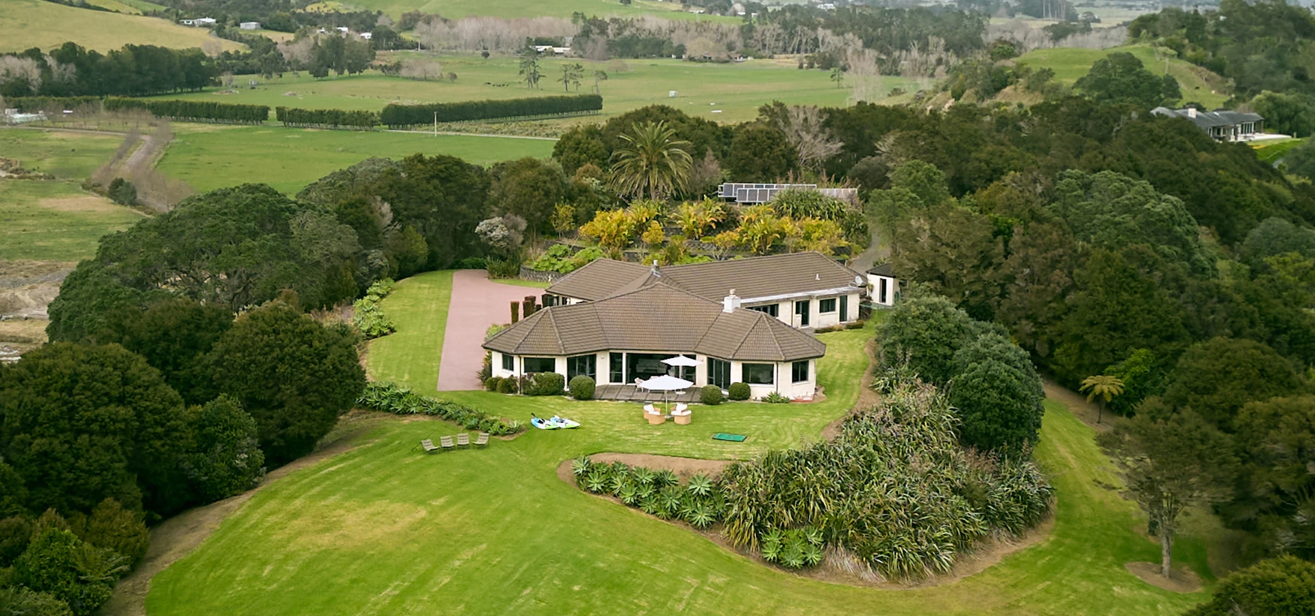 Clevedon Kawakawa Rd estate: A substantial single-level residence on a secluded coastal peninsula, in Auckland